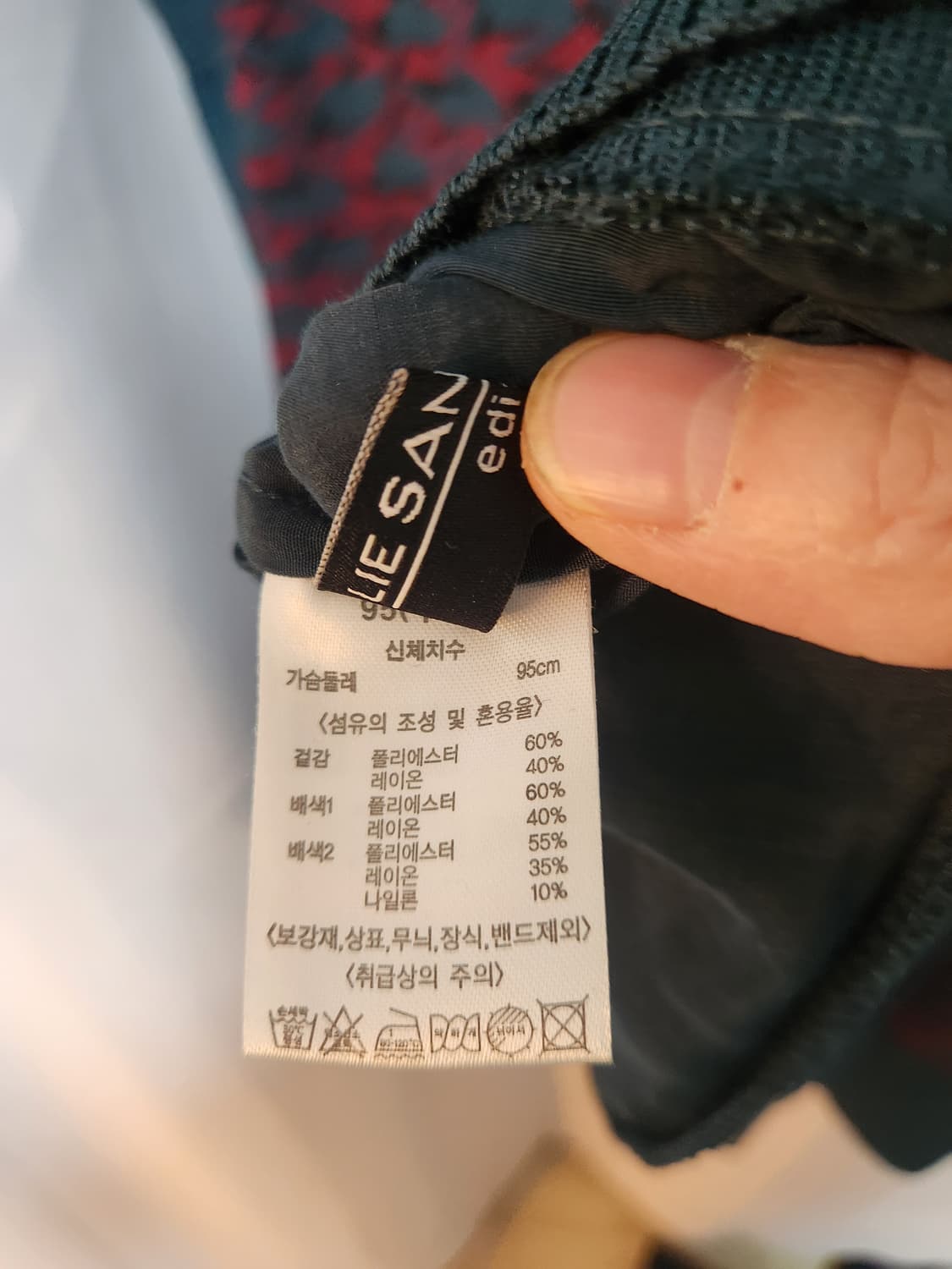 이상봉에디트후드 니트 조끼 그린/레드 상품이미지8