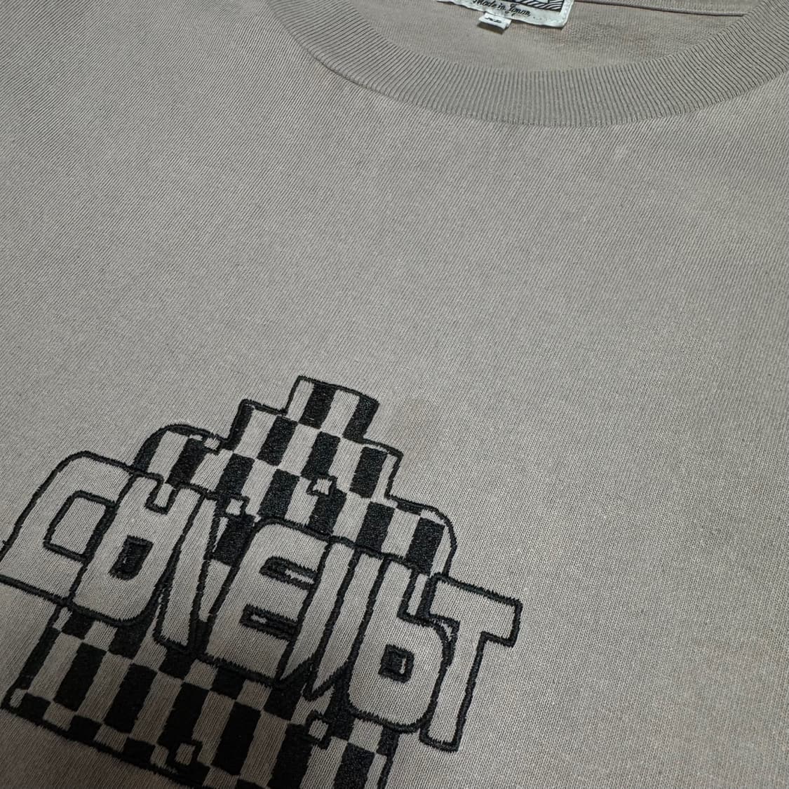 카브엠트(CAV EMPT) 22ss 라이트그레이 양면 자수 크루넥 반팔 상품이미지8