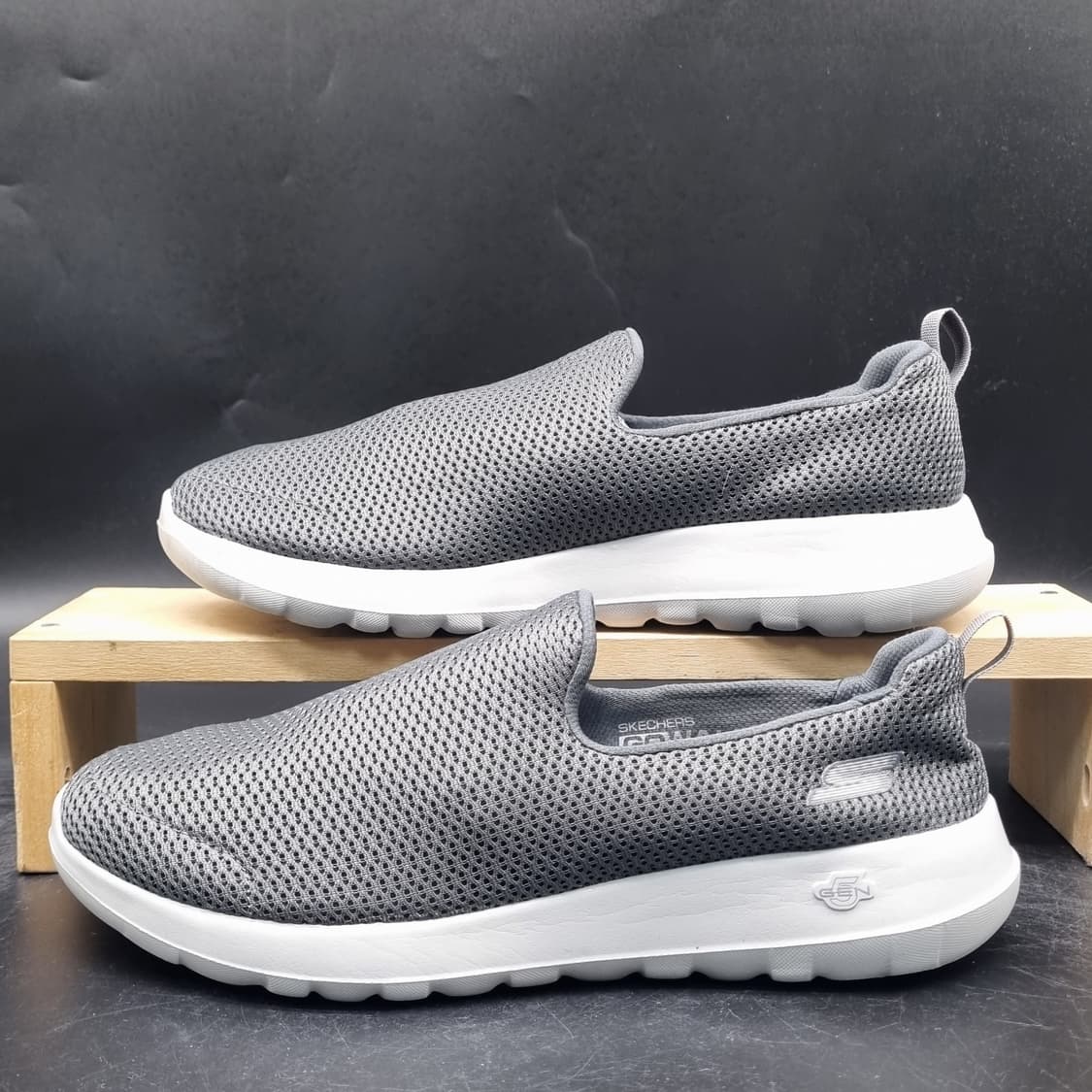 스케쳐스 고워크 남성 슬립온 280 상품이미지1