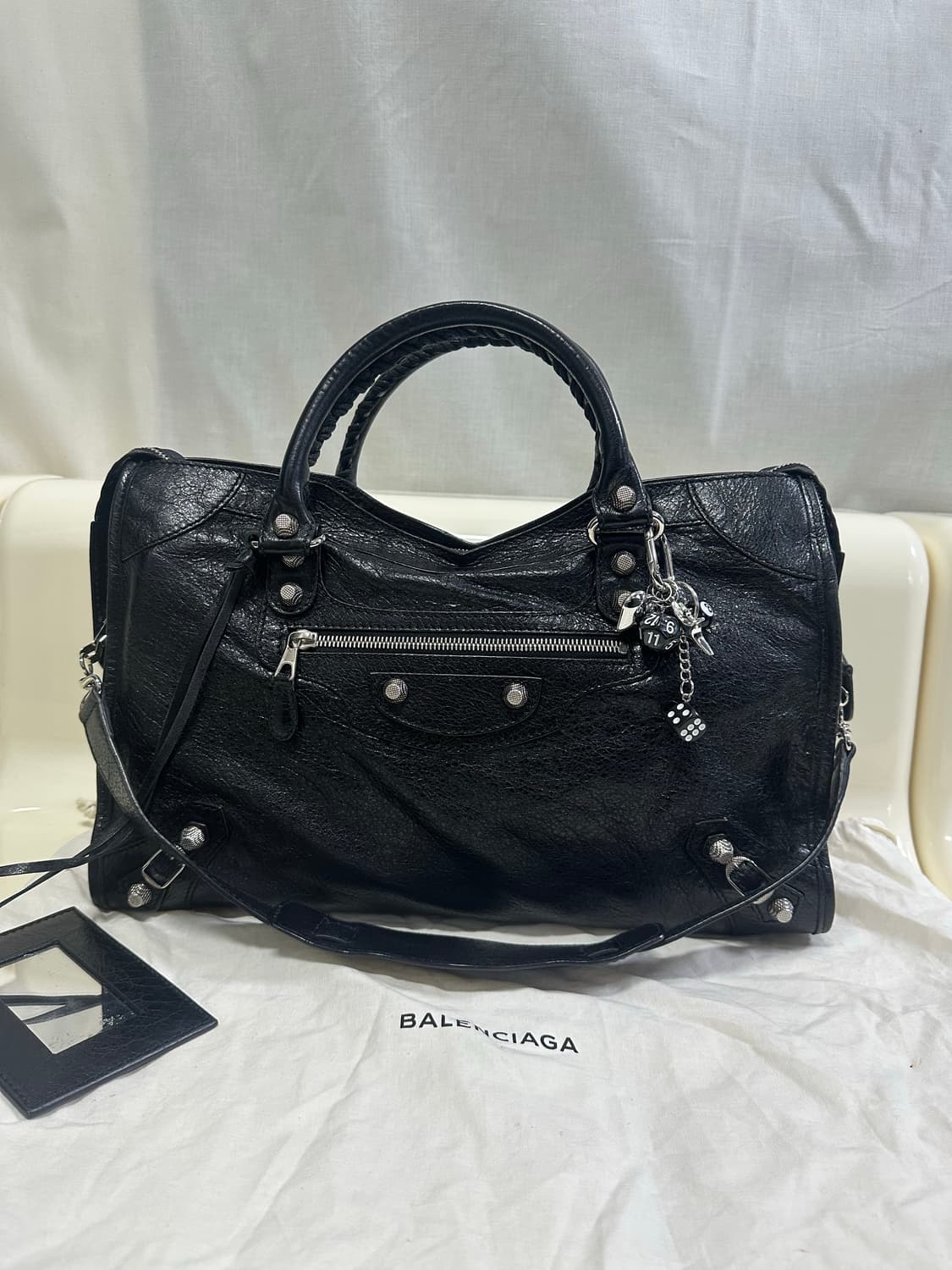 [A+ 정품] 발렌시아가 시티 모터백 미디움 블랙 상품이미지7