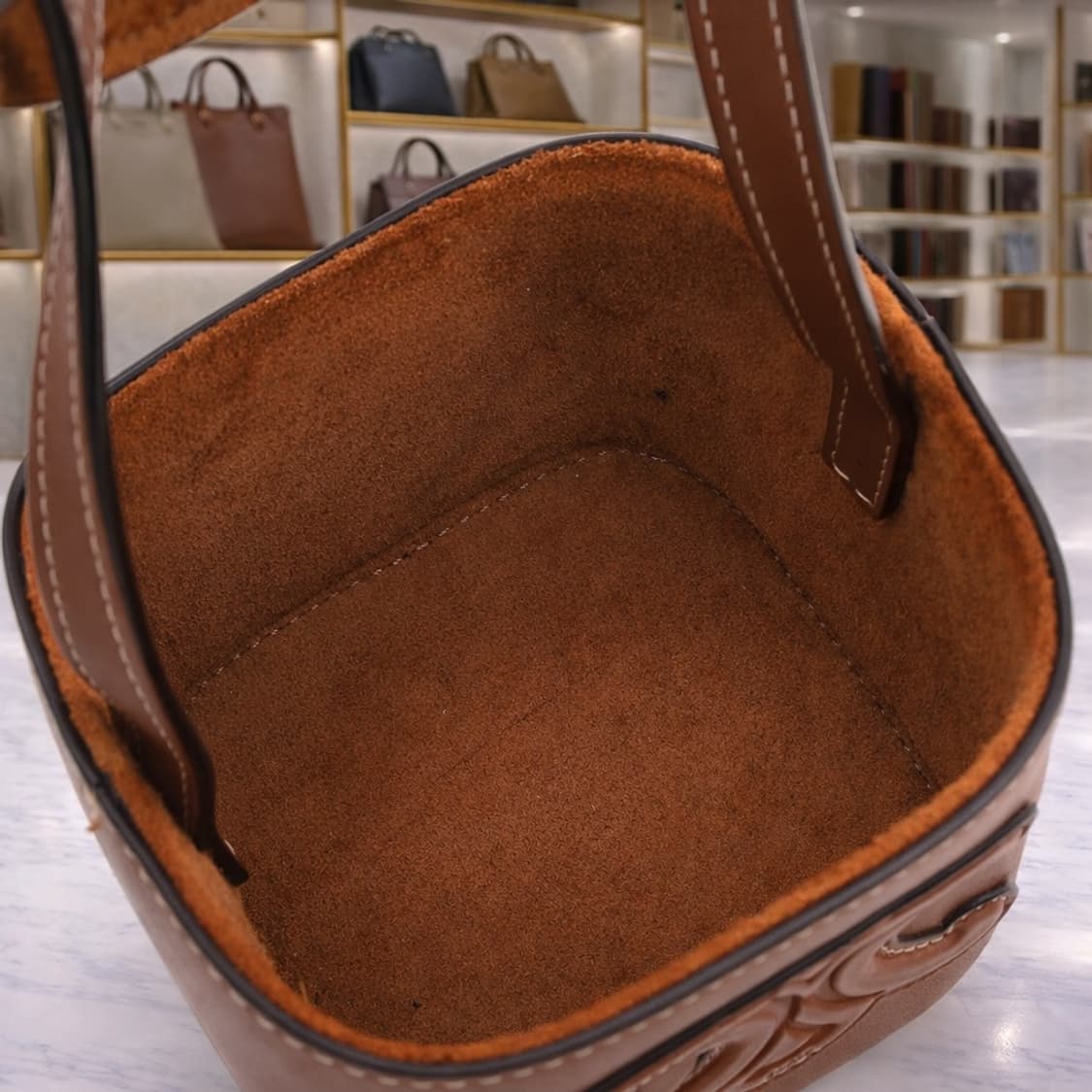 [A급] 셀린느 퀴르 트리옹프 박스백 판매합니다!!! 상품이미지4