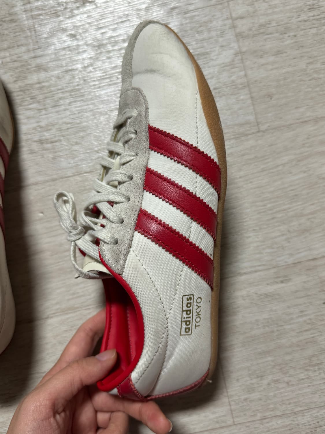 [제니 착용] 아디다스 도쿄 오프 화이트 베러 스칼렛 240 상품이미지6