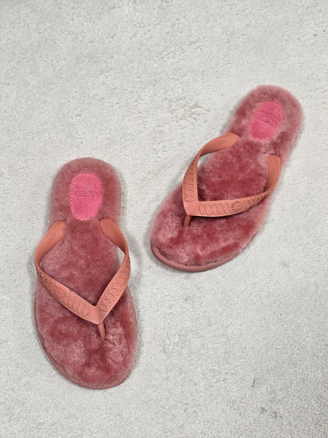 UGG 어그 핑크 플러피 쪼리 슬리퍼 230 상품이미지2