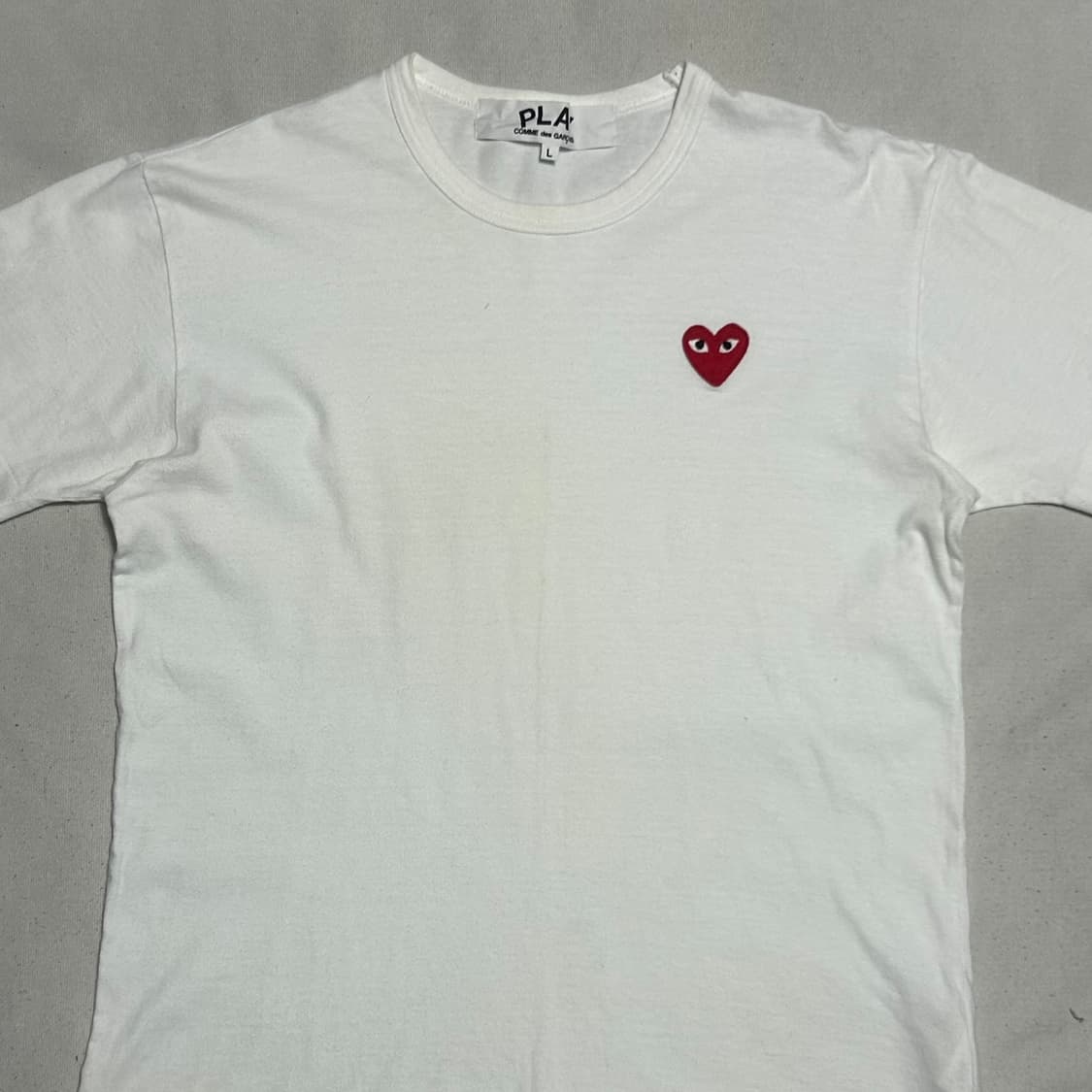 L 꼼데가르송 레드하트와펜 화이트 반팔티 상품이미지1