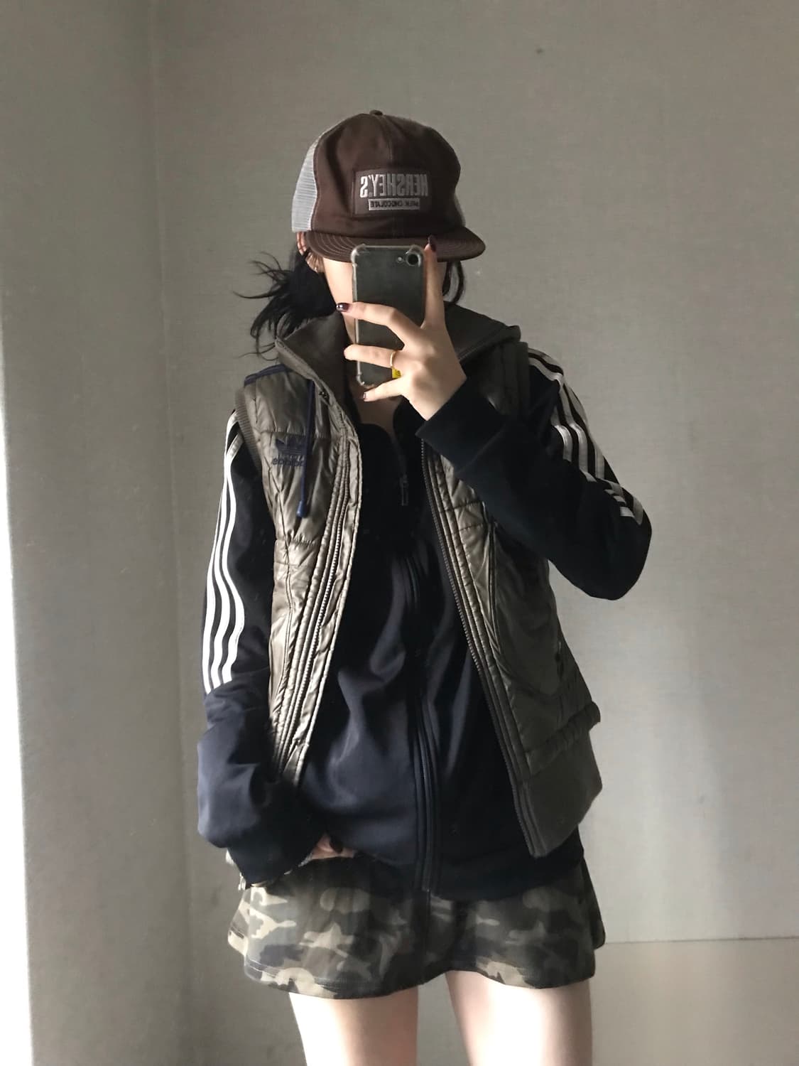 아디다스 카키 패딩조끼 상품이미지1