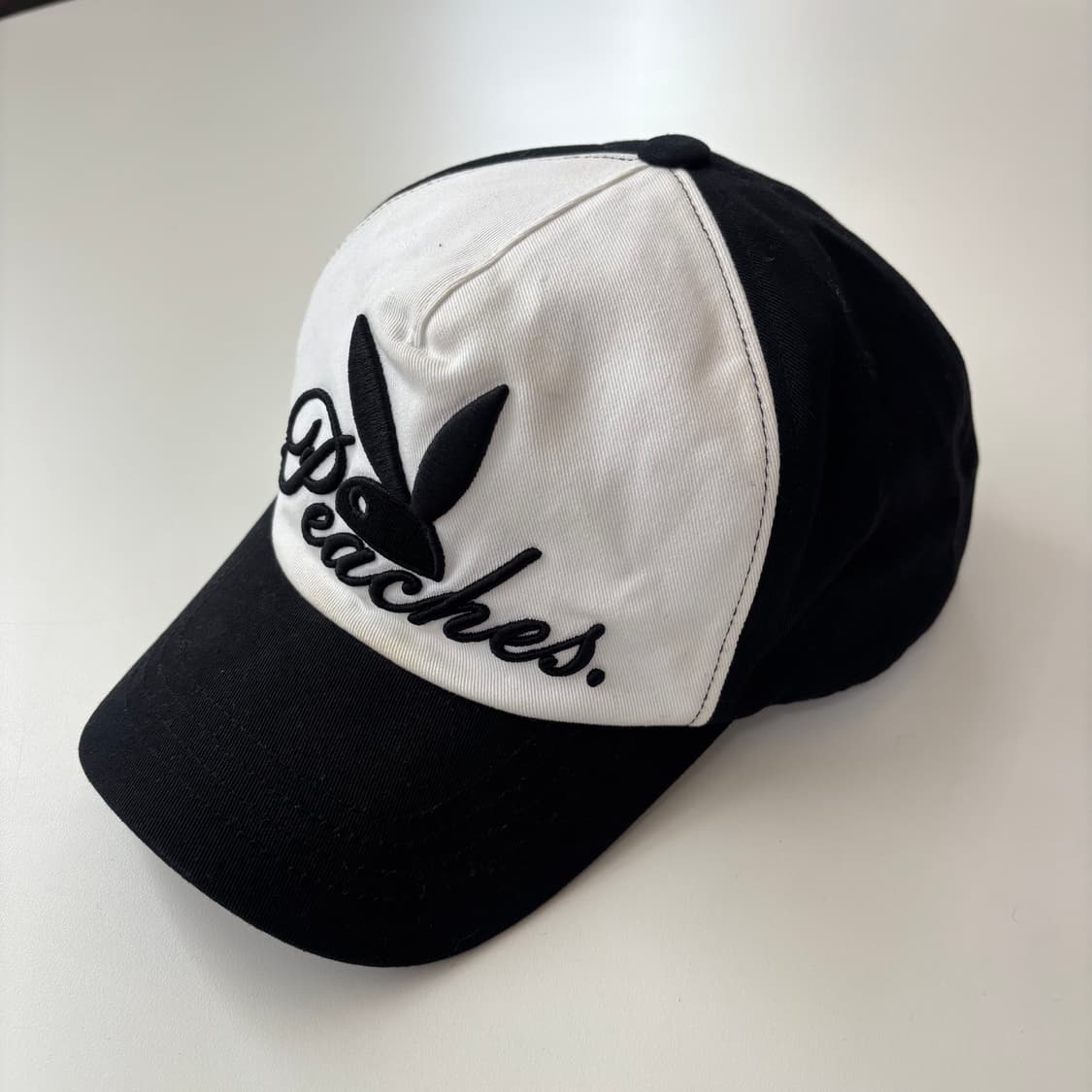 Peaches. x Playboy 'Two-Tone' 래빗 헤드 캡 상품이미지1