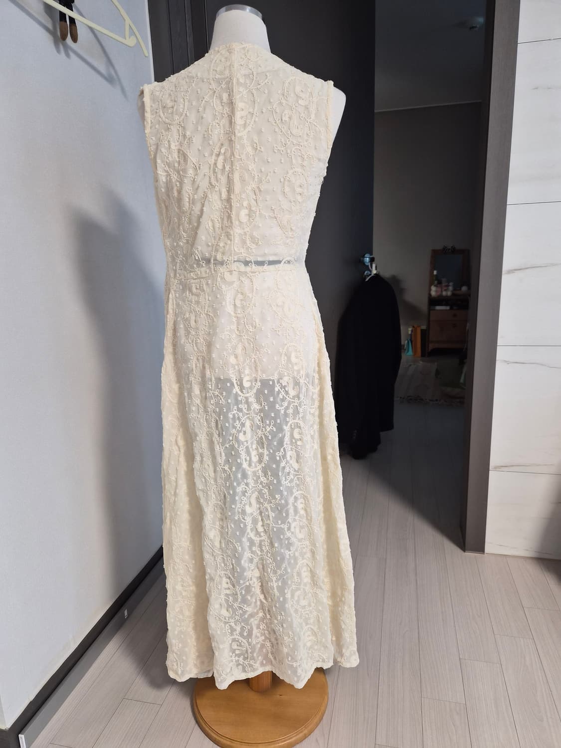 레이스 자수 레이어드 롱 로브 (화이트/아이보리) 상품이미지5