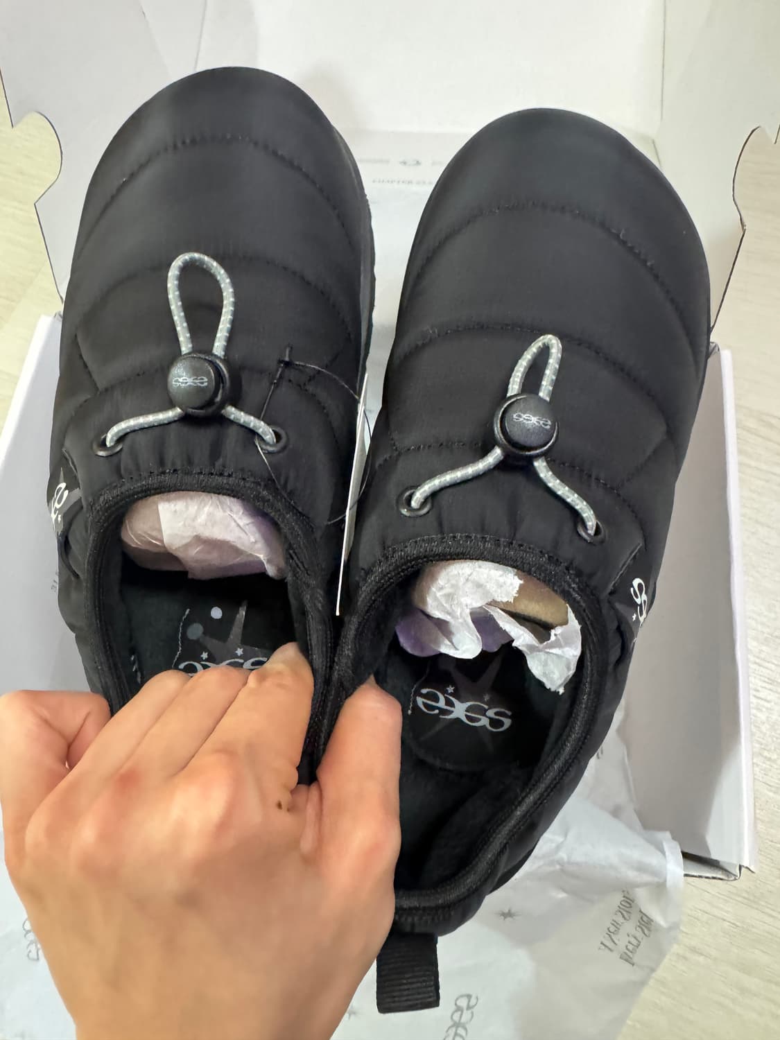 23.65 폴카1 V2 패딩 방한 슬리퍼 블랙 240 상품이미지7