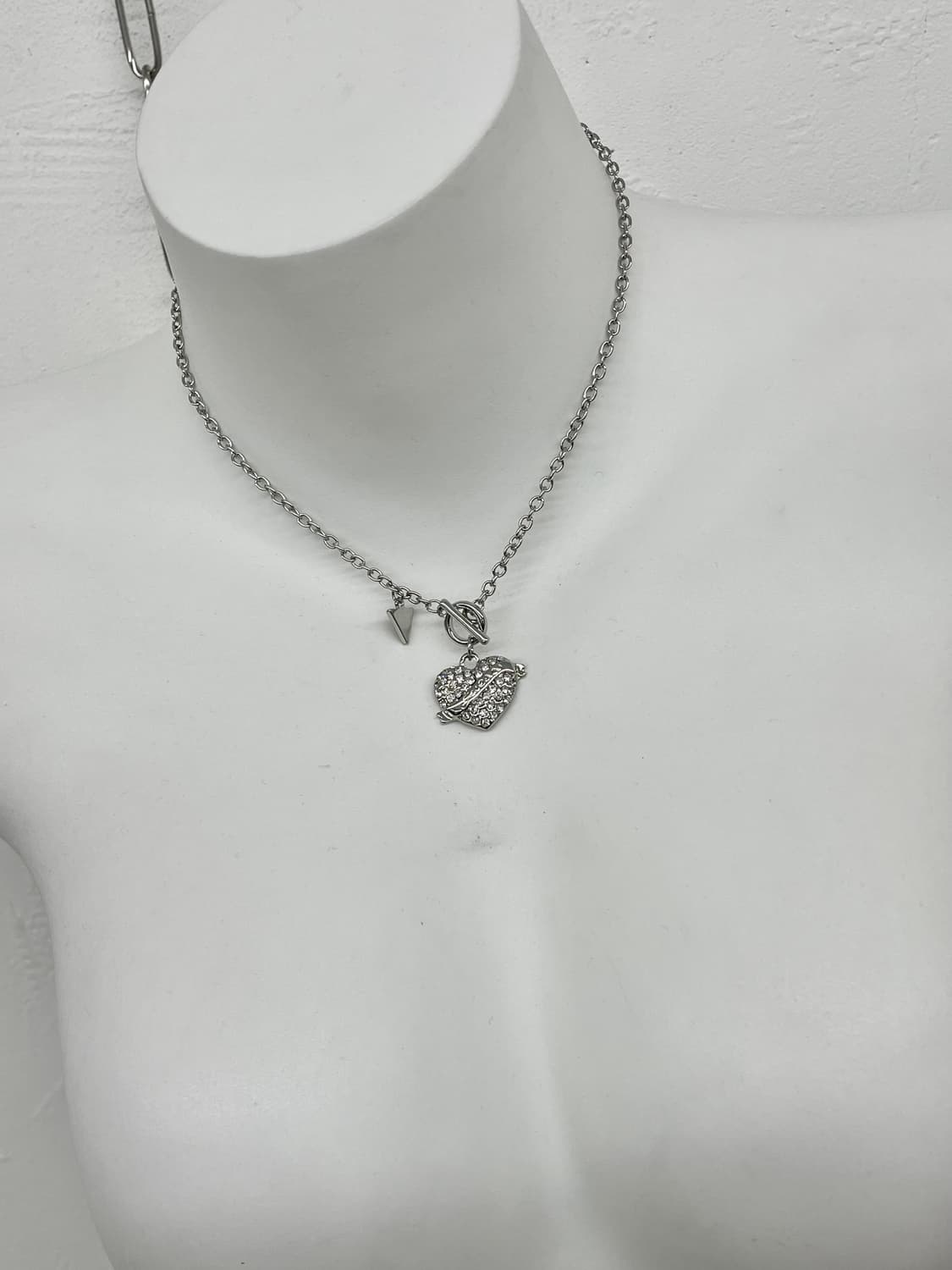 게스 하트 큐빅 토글 네크리스 상품이미지4