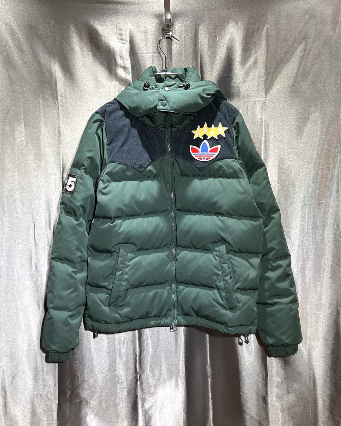 M 아디다스 파이어버드 패치 디테일 딥그린 패딩 상품이미지3