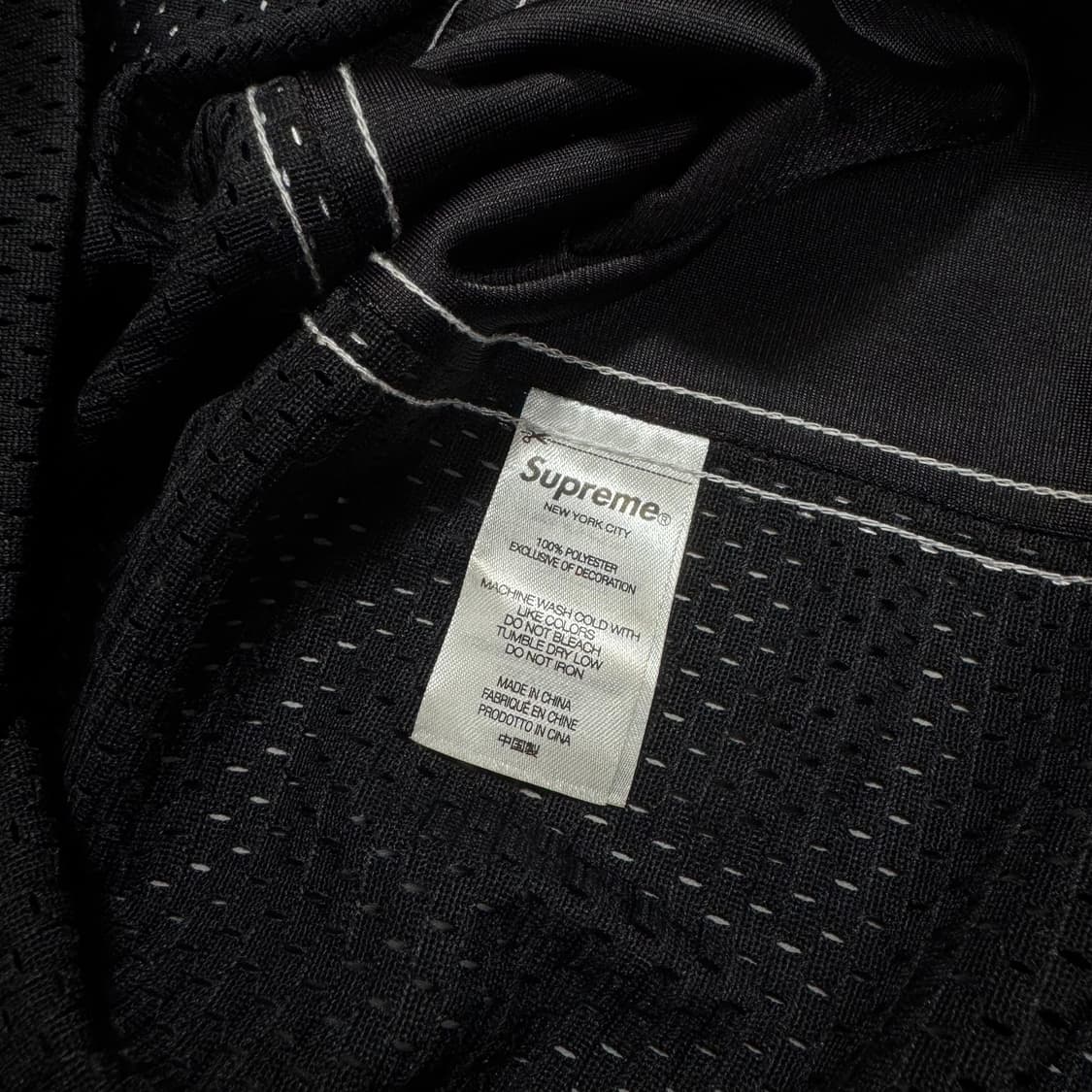 슈프림 21ss week13 블랙컬러 어보브 올 풋볼 매쉬 반팔 상품이미지7