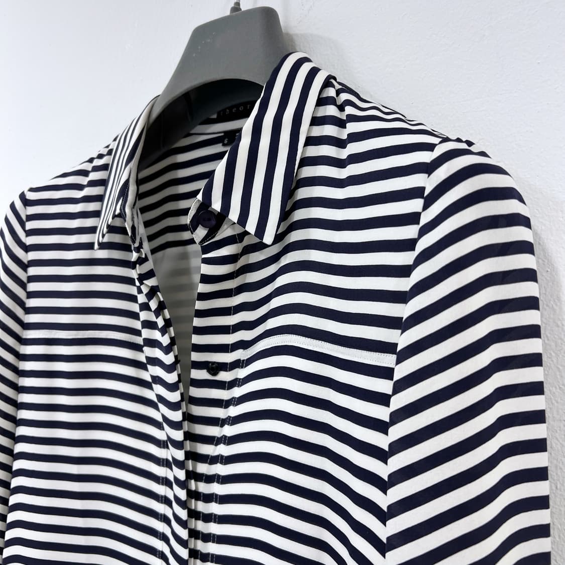 Theory 띠어리 실크 롱 블라우스 상품이미지5