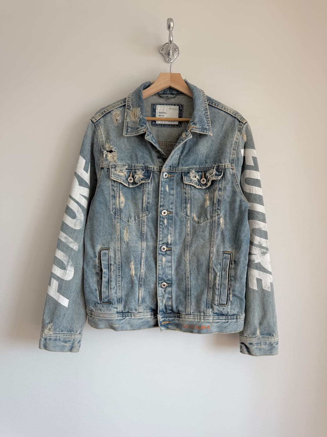 자라(ZARA) 디스트로이드 데님 자켓 상품이미지1