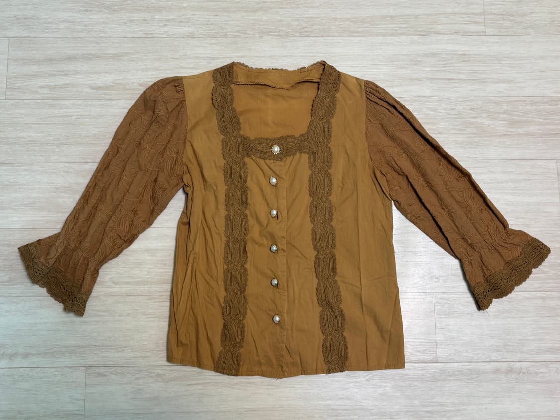 브라운 프릴 블라우스 상품이미지1