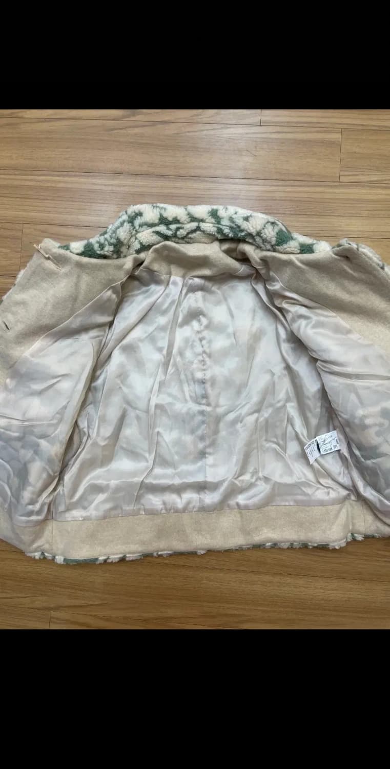 택 달린 새 상품 Thursday Island 뽀글이 자켓입니다. 독특한 상품이미지2