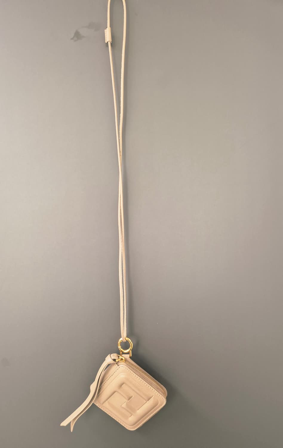 펜디 FF 큐브 엠보싱 스몰 지퍼 지갑 상품이미지6