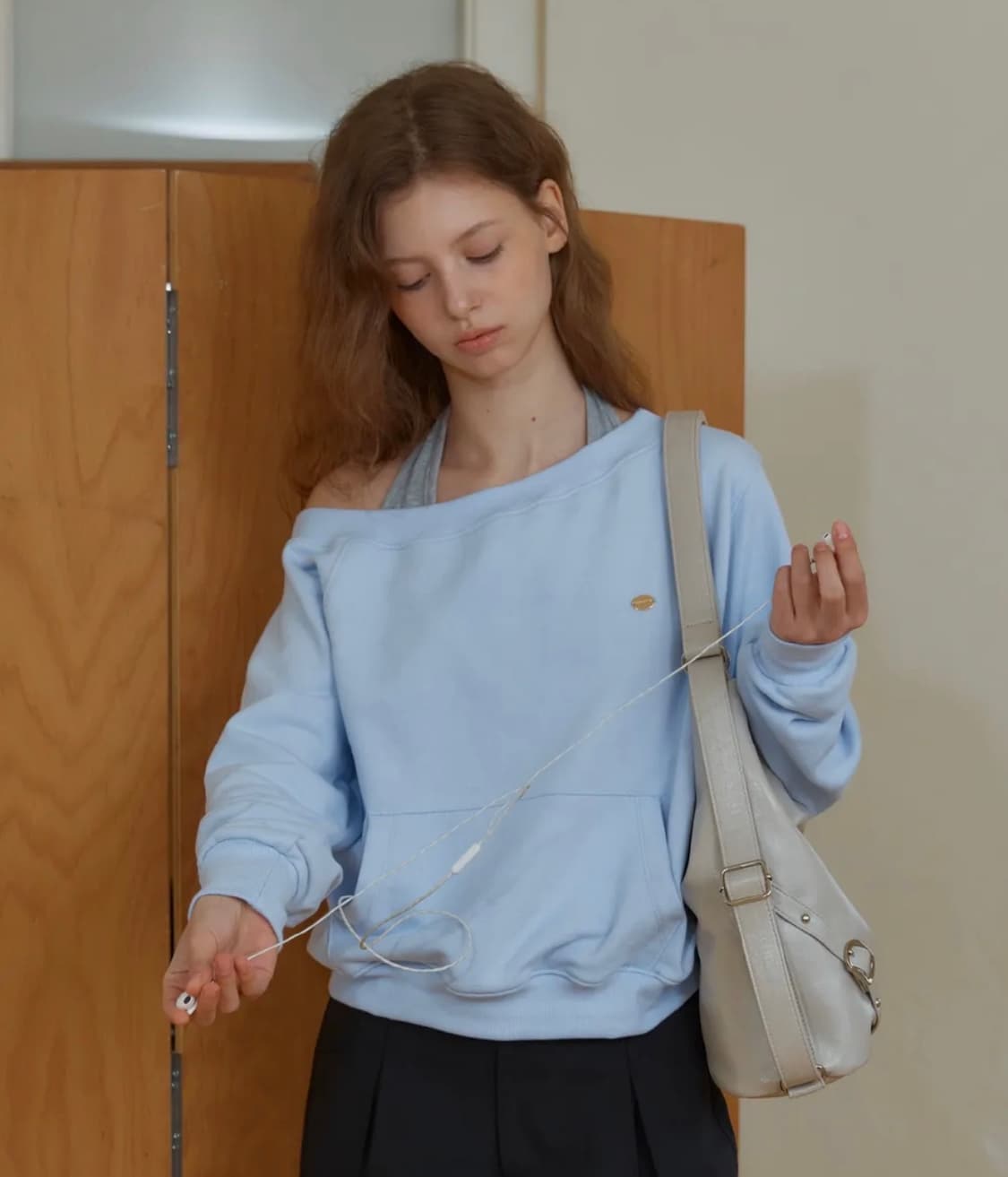 아노에틱 오프숄더 스웻셔츠 스카이블루 상품이미지1