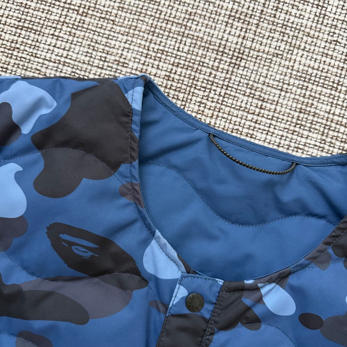 베이프 컬러 카모 라이트웨이트 다운 자켓 상품이미지5