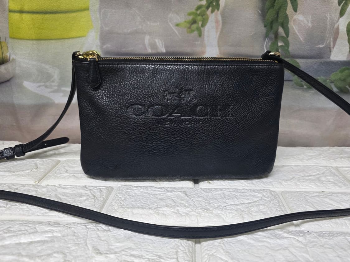 코치 페블 레더 여성크로스백 가죽 더블포켓 여성가방 GD98 상품이미지1