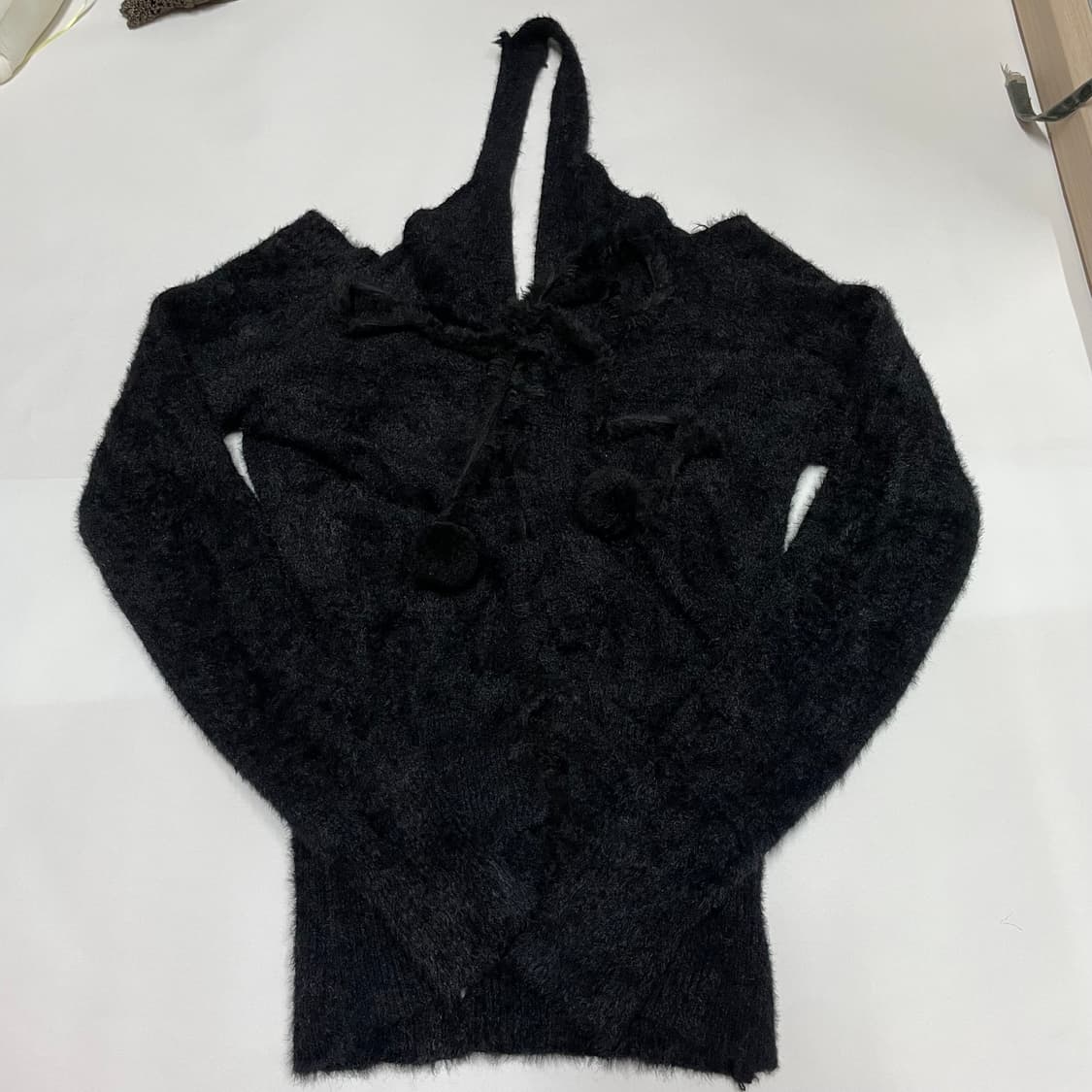 오프숄더 폼폼 홀터넥 니트  상품이미지4