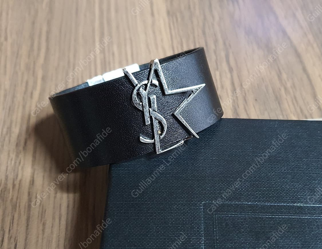 생로랑 스타 모노그램 레더 팔찌 M 상품이미지1