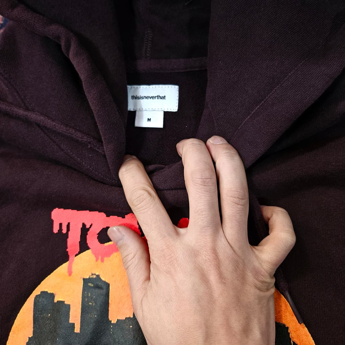 디스이즈네버댓 TOWN 프린팅 버건디 후드 Msize 상품이미지3