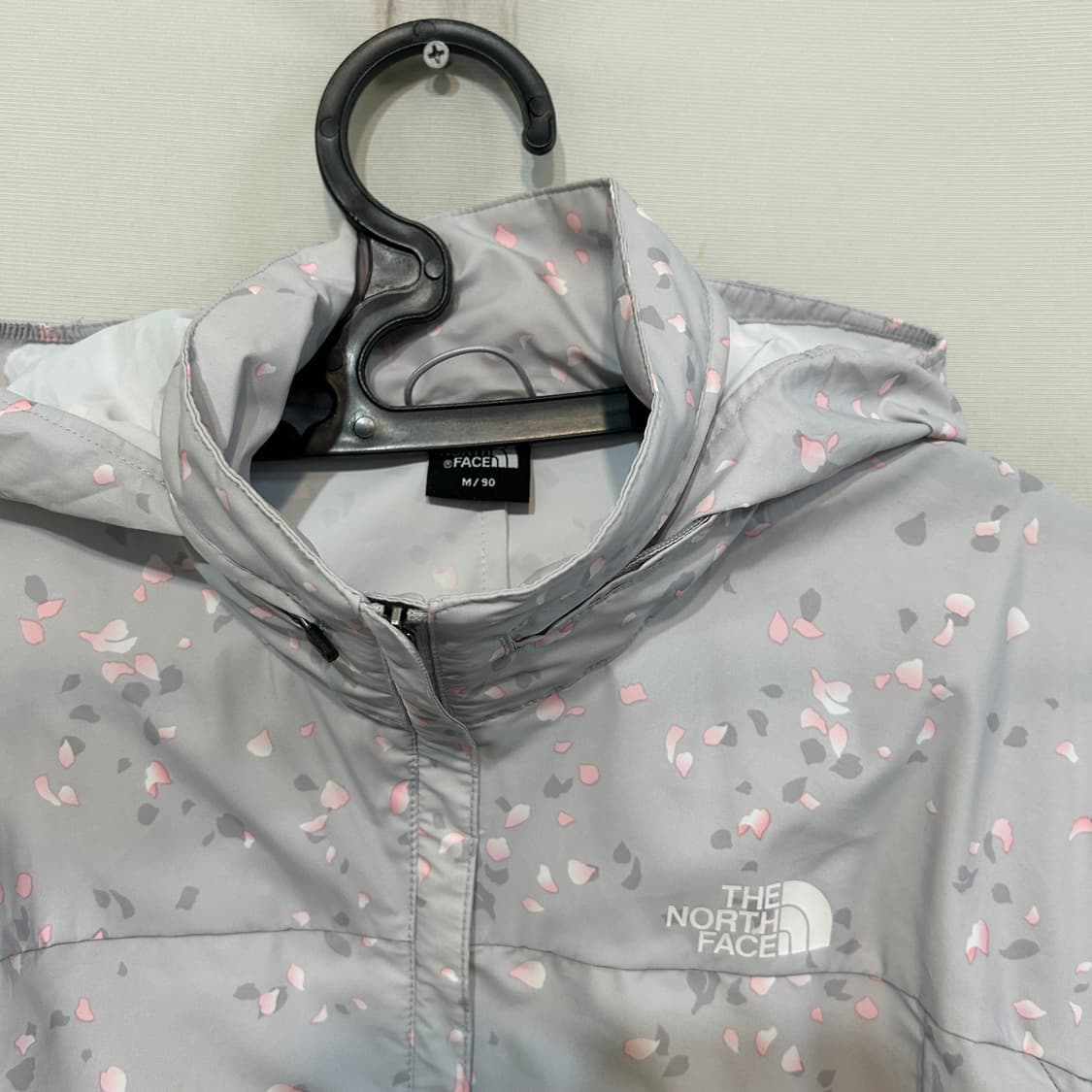노스페이스 벚꽃잎 바람막이 90 상태최상 상품이미지2