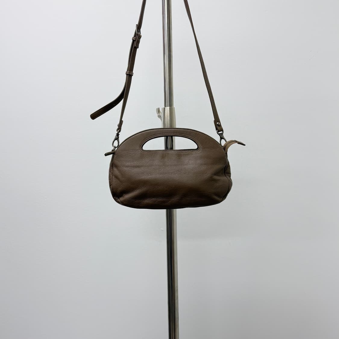 Margaret Howell round leather bag 상품이미지1