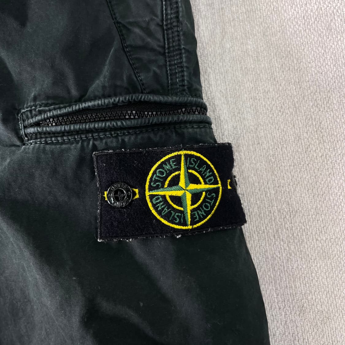 28 스톤아일랜드 워시드 와펜 카고 팬츠 상품이미지2
