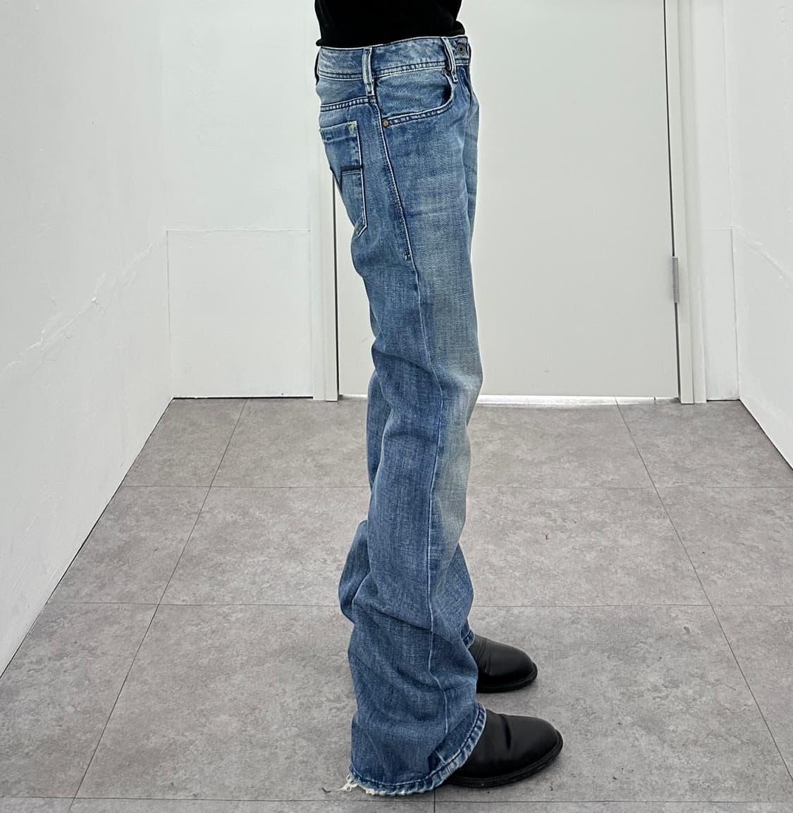 Diesel Distressed Indigo Bootcut Denim 상품이미지2