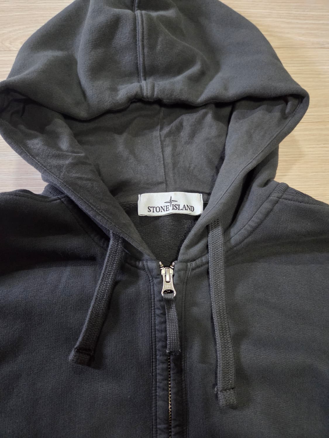 ​[24FW] 스톤아일랜드 가먼트다잉 후드 집업 (다크그레이) 상품이미지3
