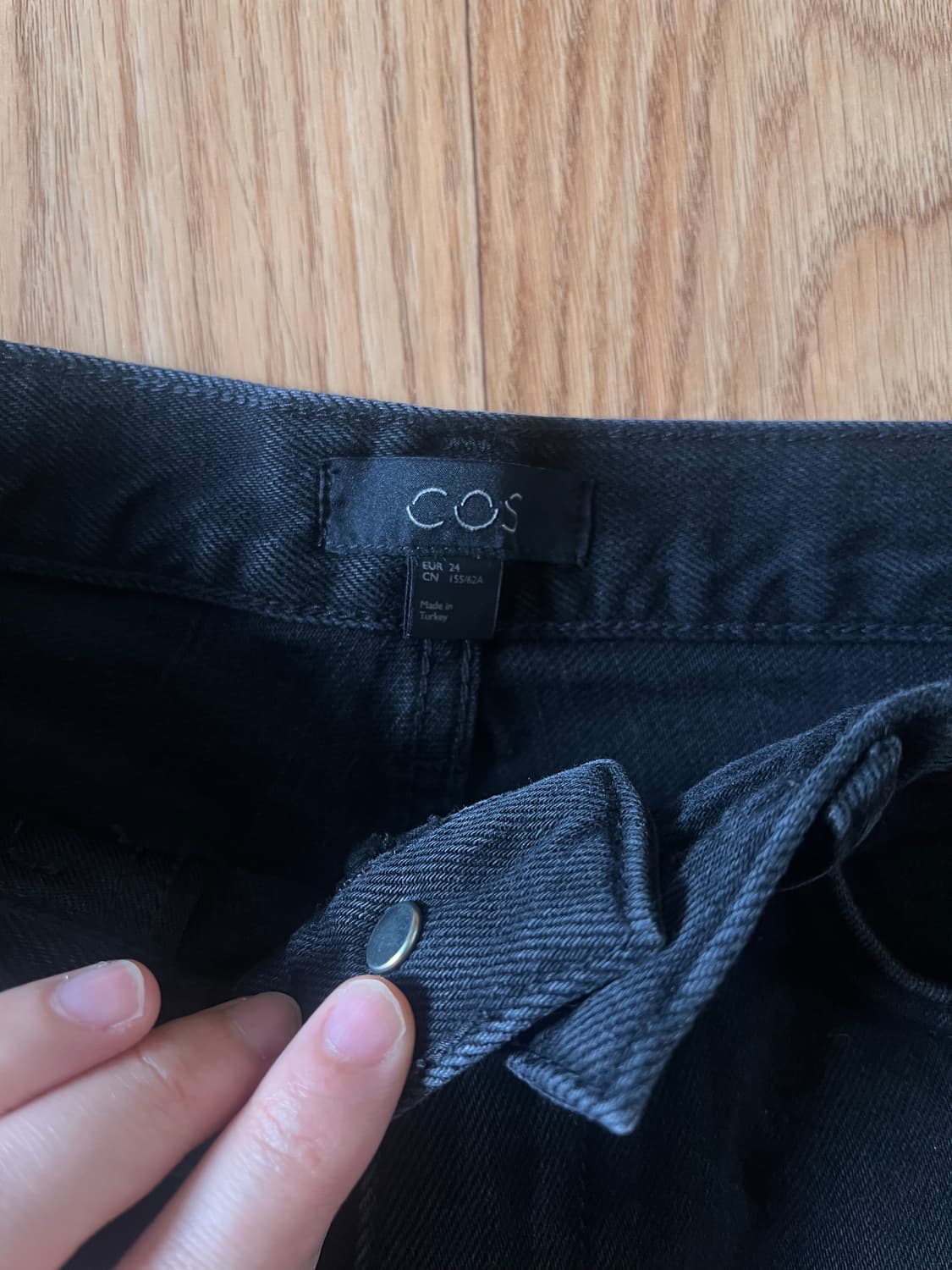 COS 코스 릴렉스드 데님 쇼츠 블랙 24 상품이미지3