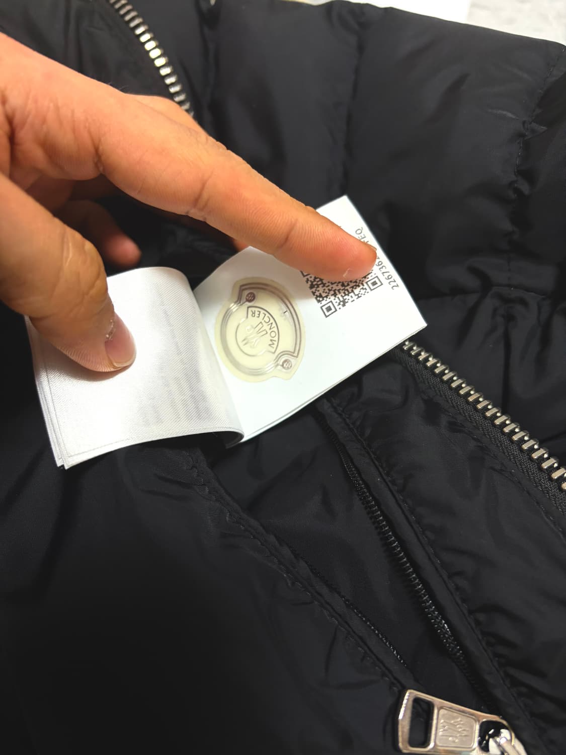 몽클레어 아미오 경량패딩 상품이미지8