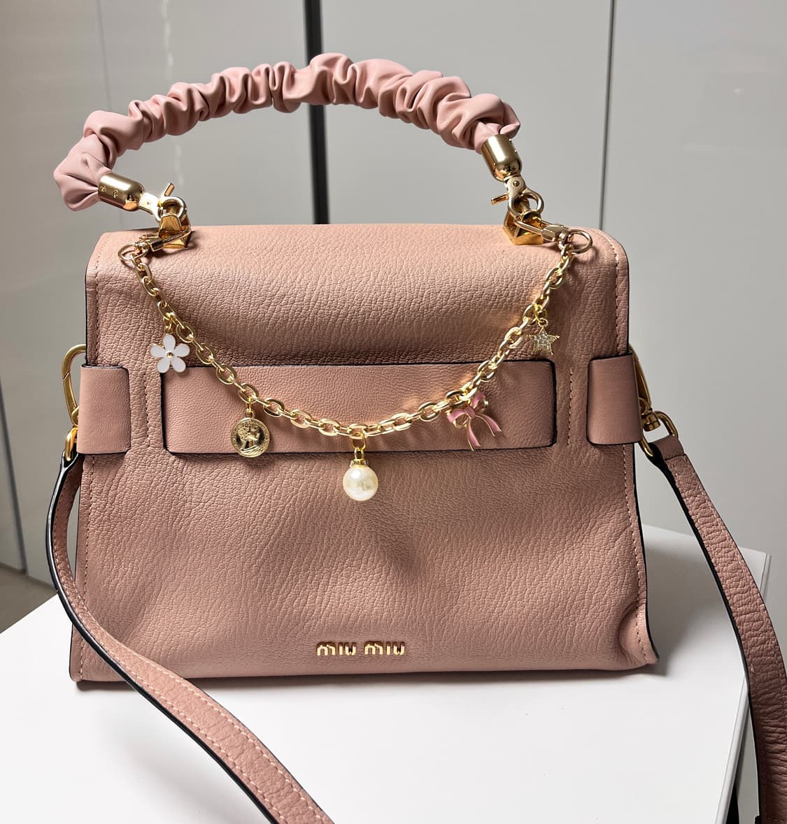 정품 미우미우 탑핸들 숄더백 상품이미지1