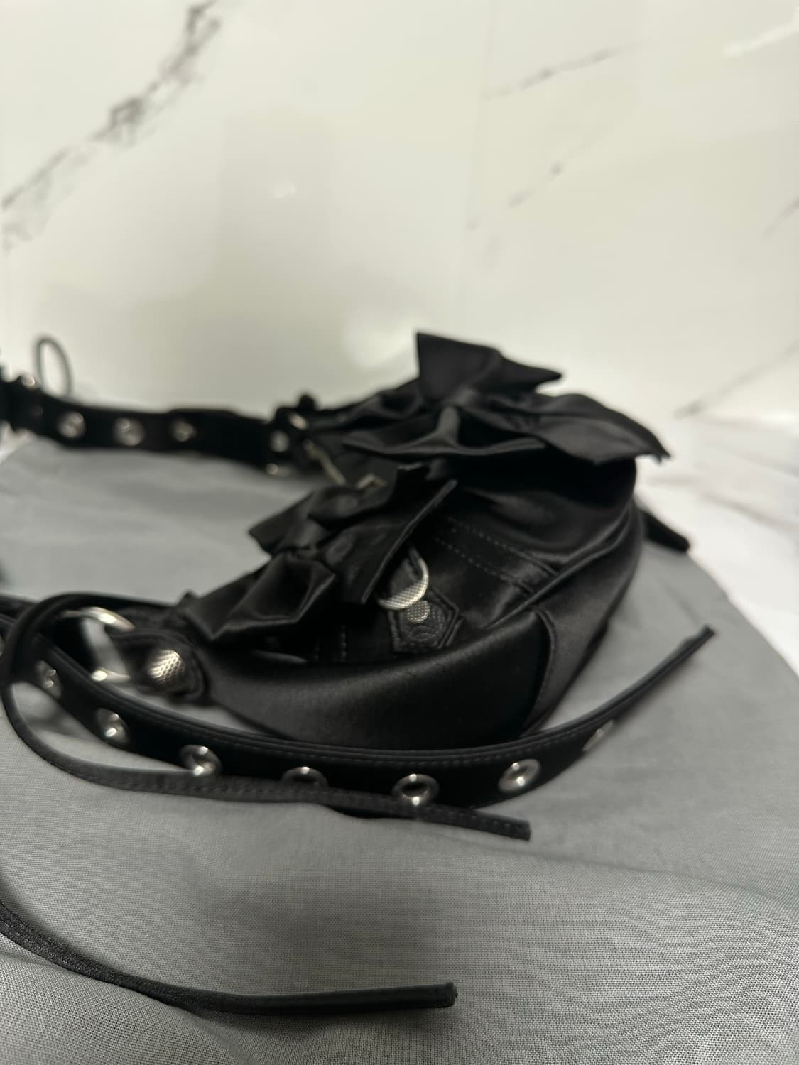 [SA 정품] 발렌시아가 리본 르카골 블랙 xs 한정판 상품이미지3