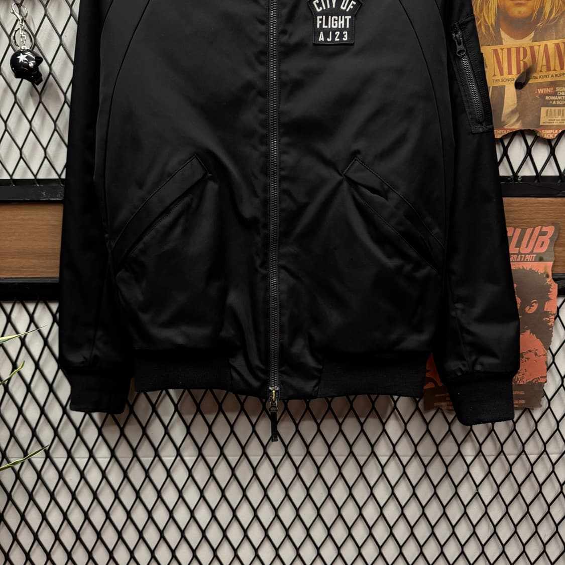 에어조던 MA-1 나일론 플라이트 점퍼 후면 자수 레터링 포인트 블랙 상품이미지4