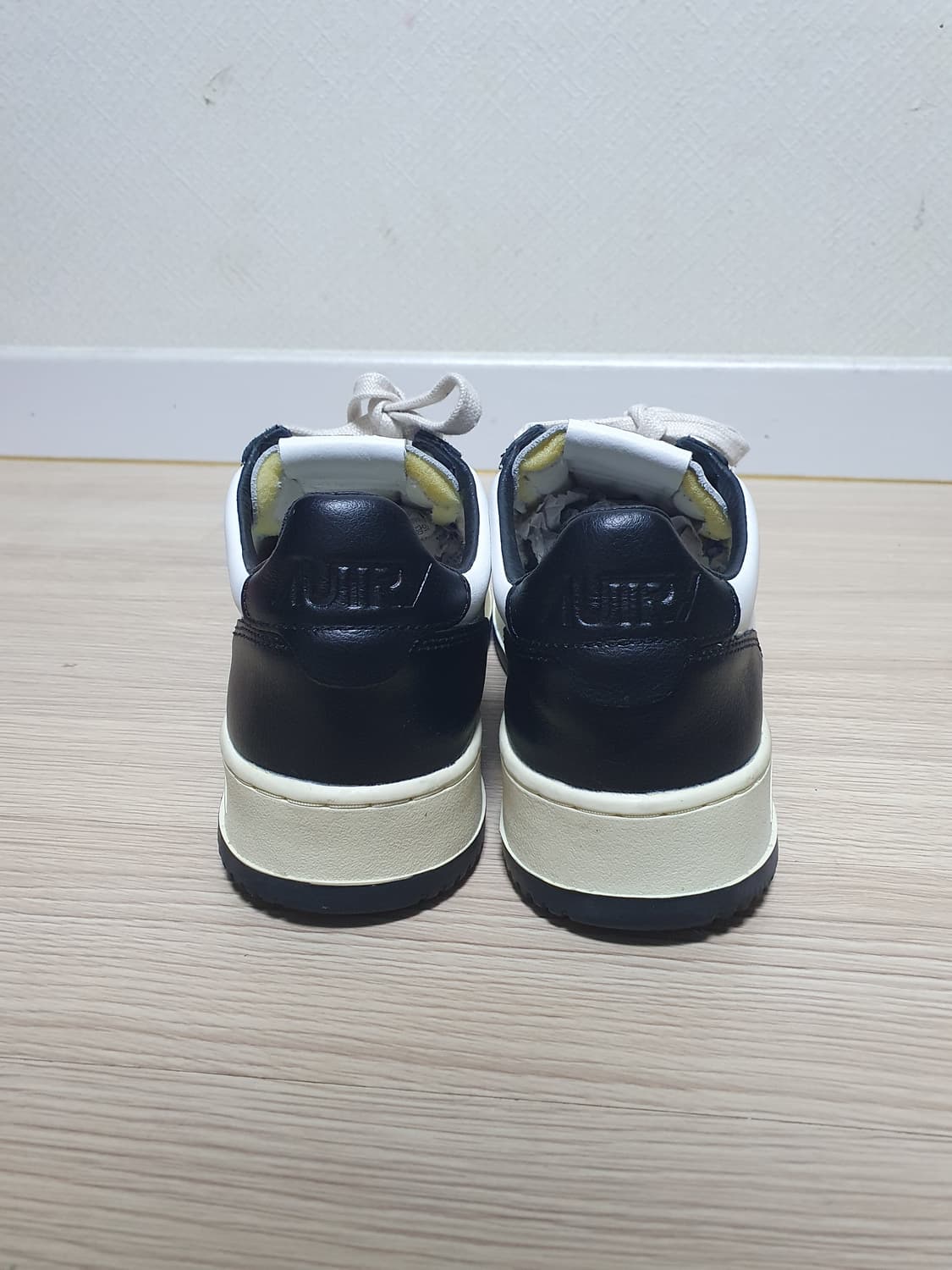 오트리 메달리스트 블랙/화이트 스니커즈 260~65 상품이미지5