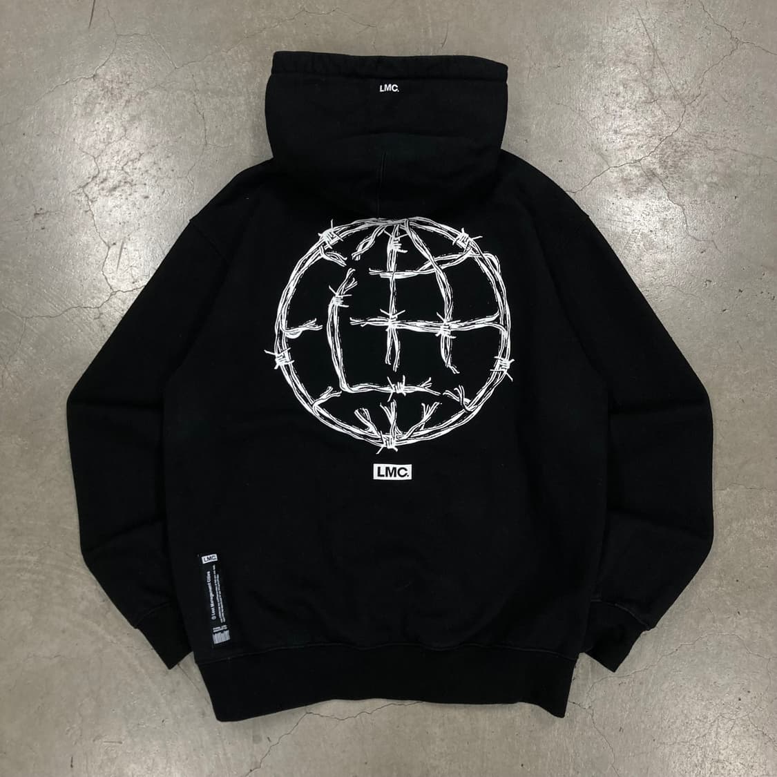 LMC 블랙 컬러 빅로고 후드티 상품이미지2
