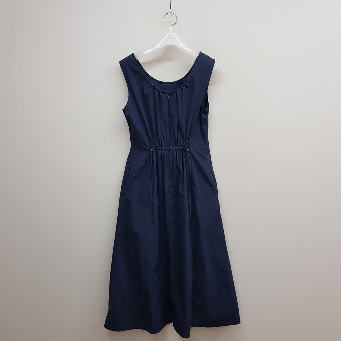 구호플러스 2025 슬리브리스 라인 원피스 1사이즈 상품이미지4