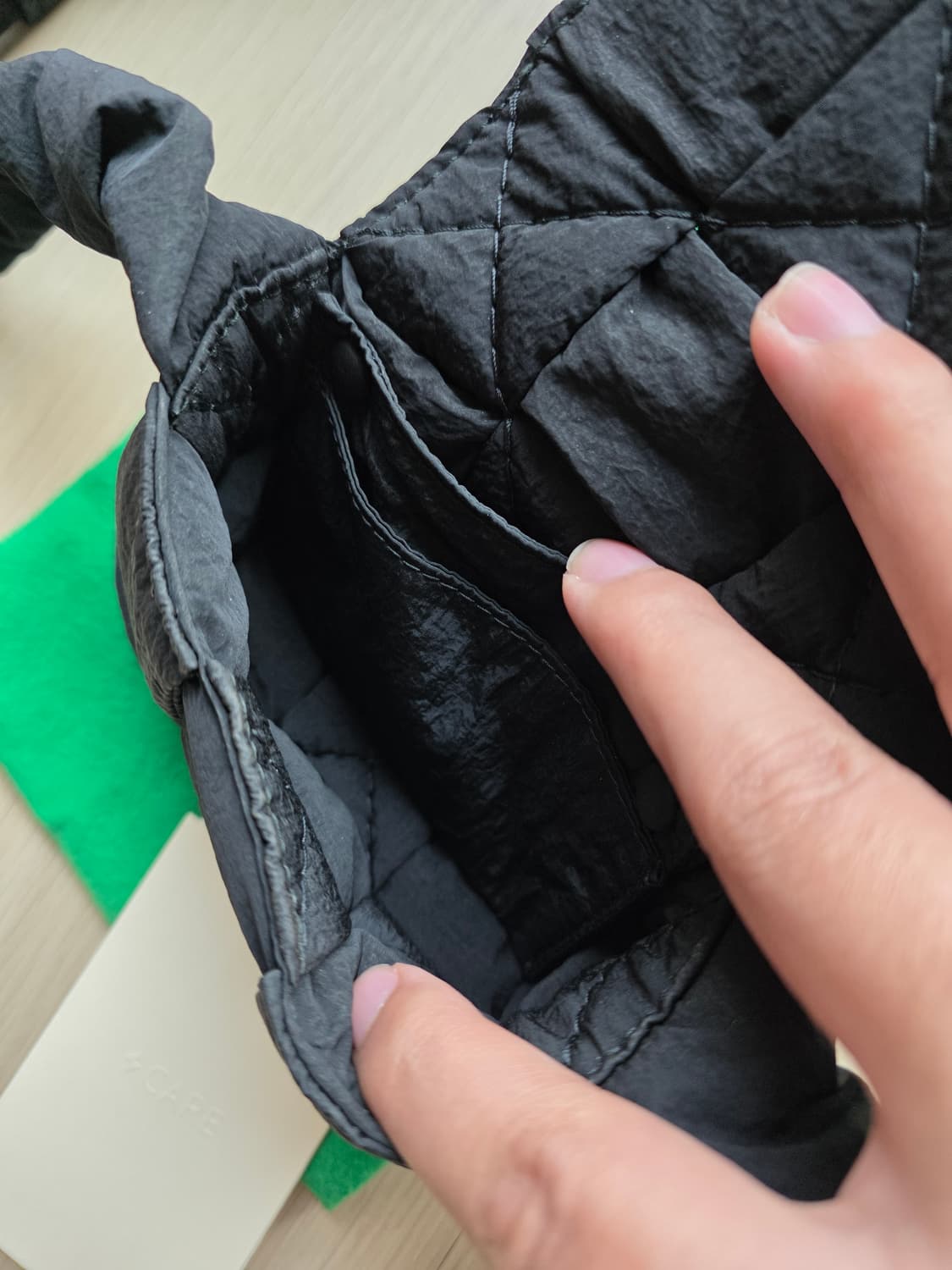 [풀구성,새상품급]보테가베네타 패딩 카세트백 블랙 상품이미지7