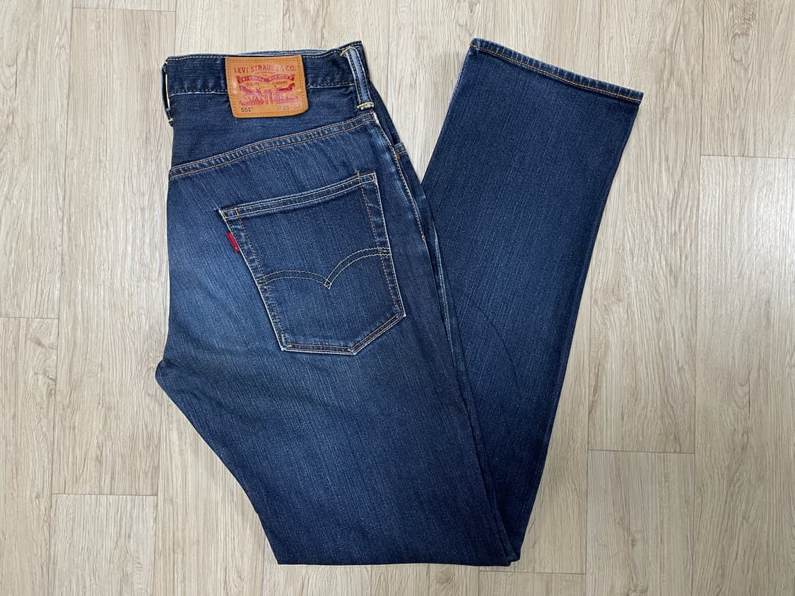32) 리바이스 매장판 551 일자핏 진청워싱 데님팬츠 상품이미지1