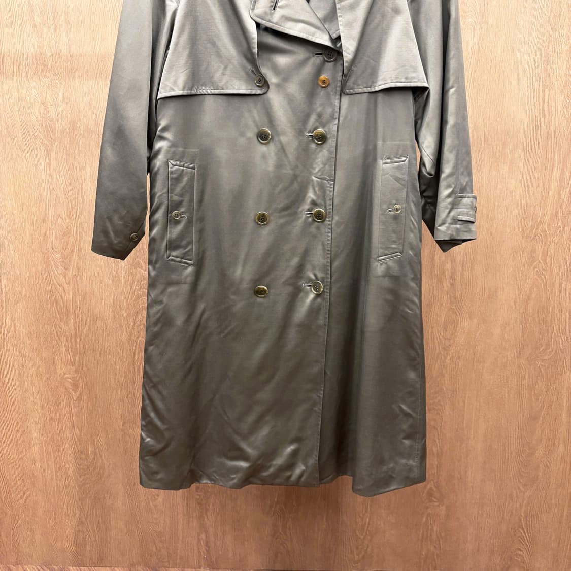 버버리 더블 브레스티드 트렌치 코트 견장 스톰 플랩 디테일 카키 브라운 상품이미지5