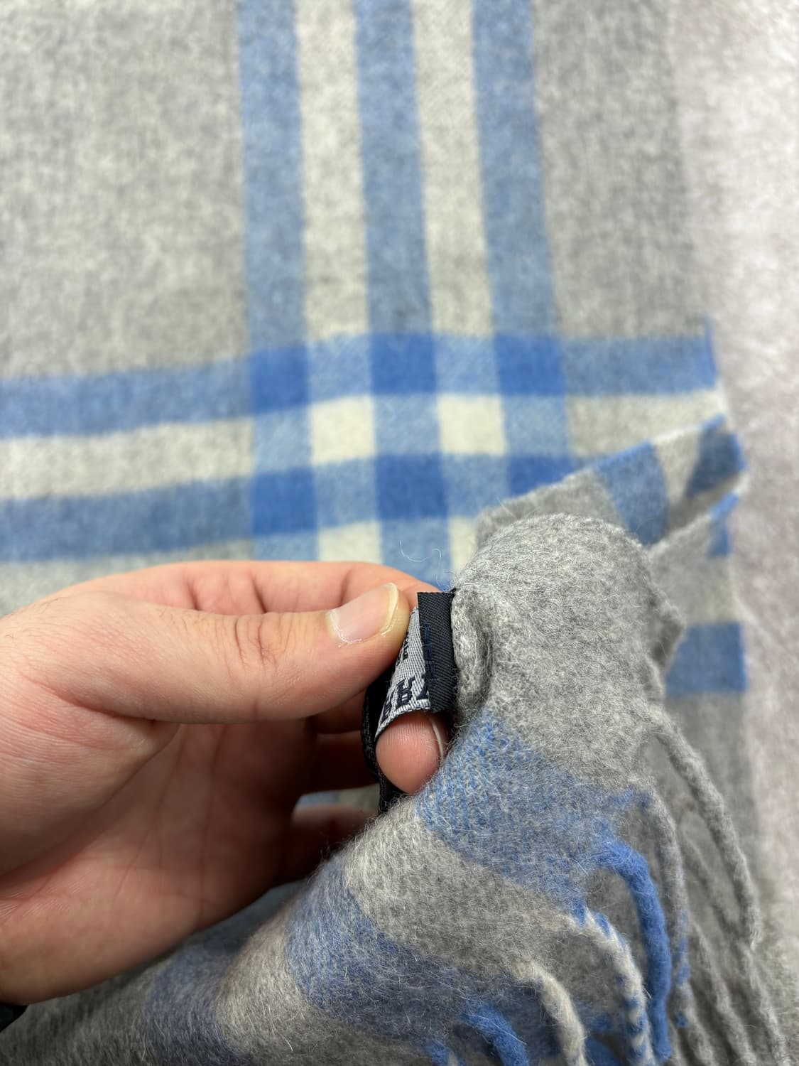 Burberry Cashmere Muffler    상품이미지3