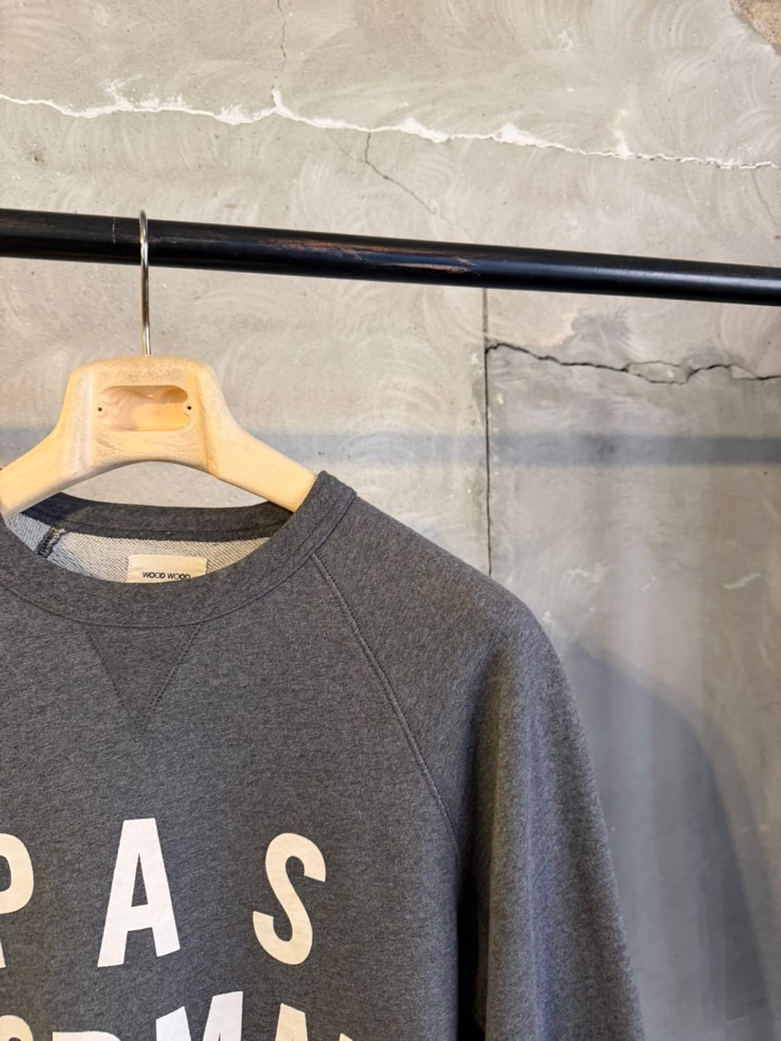 우드 우드 레터링 맨투맨 100 상품이미지4