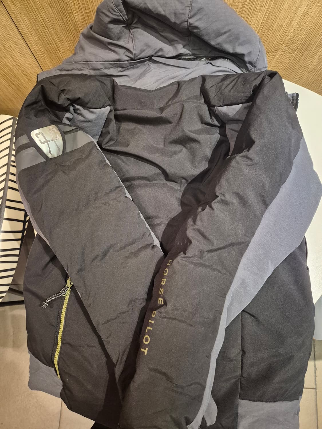 프랑스 승마 브랜드 **Horse Pilot(호스 파일럿)**의 패딩 x 상품이미지8