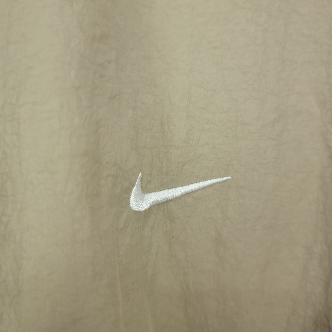 [나이키] 스우시 자수 오버핏 집업 바람막이 자켓 카키베이지 M18787 상품이미지6