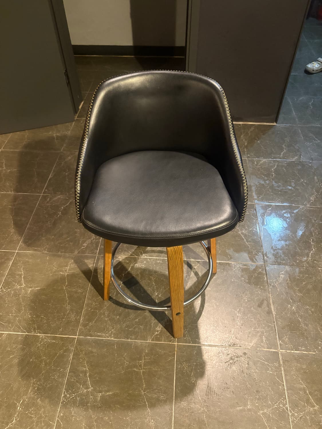 [중고] 스탠드바 회전 의자 상품이미지2