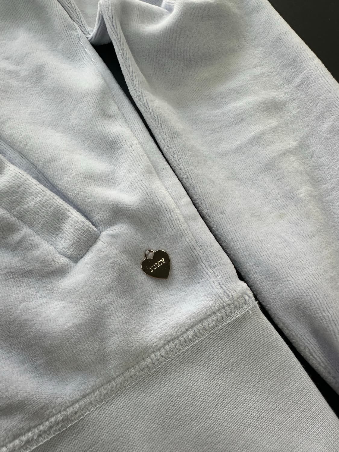 쥬시꾸뛰르 하트참 벨루어 후드집업 스카이퍼플 상품이미지5