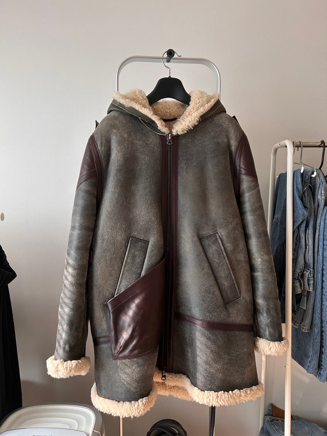 아크네 롱 무스탕 105 상품이미지3