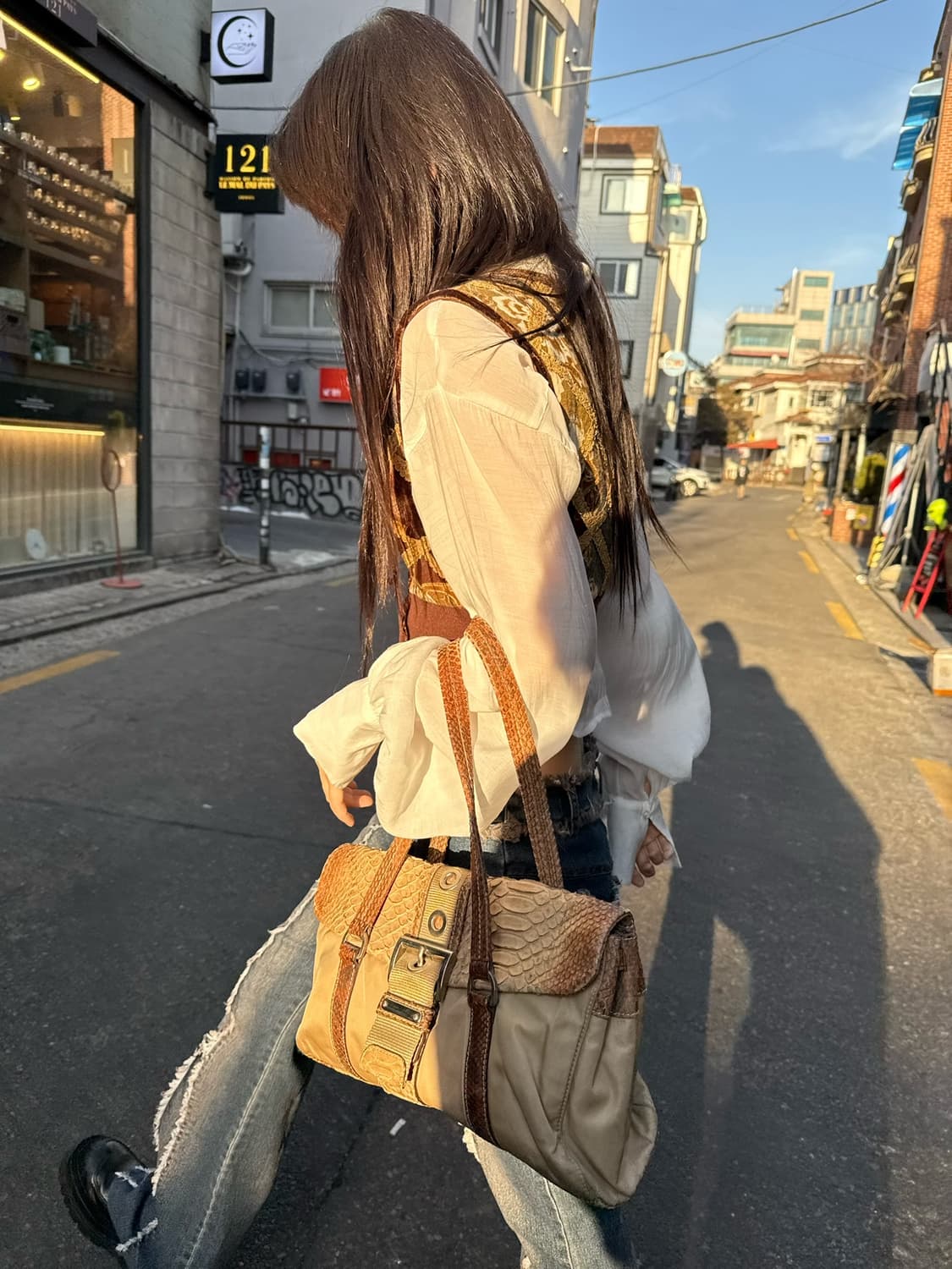 프라다 스네이크 스킨 숄더백 상품이미지2